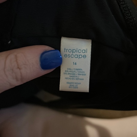 Underwire Bikini Halter Top - Picture 4 of 4